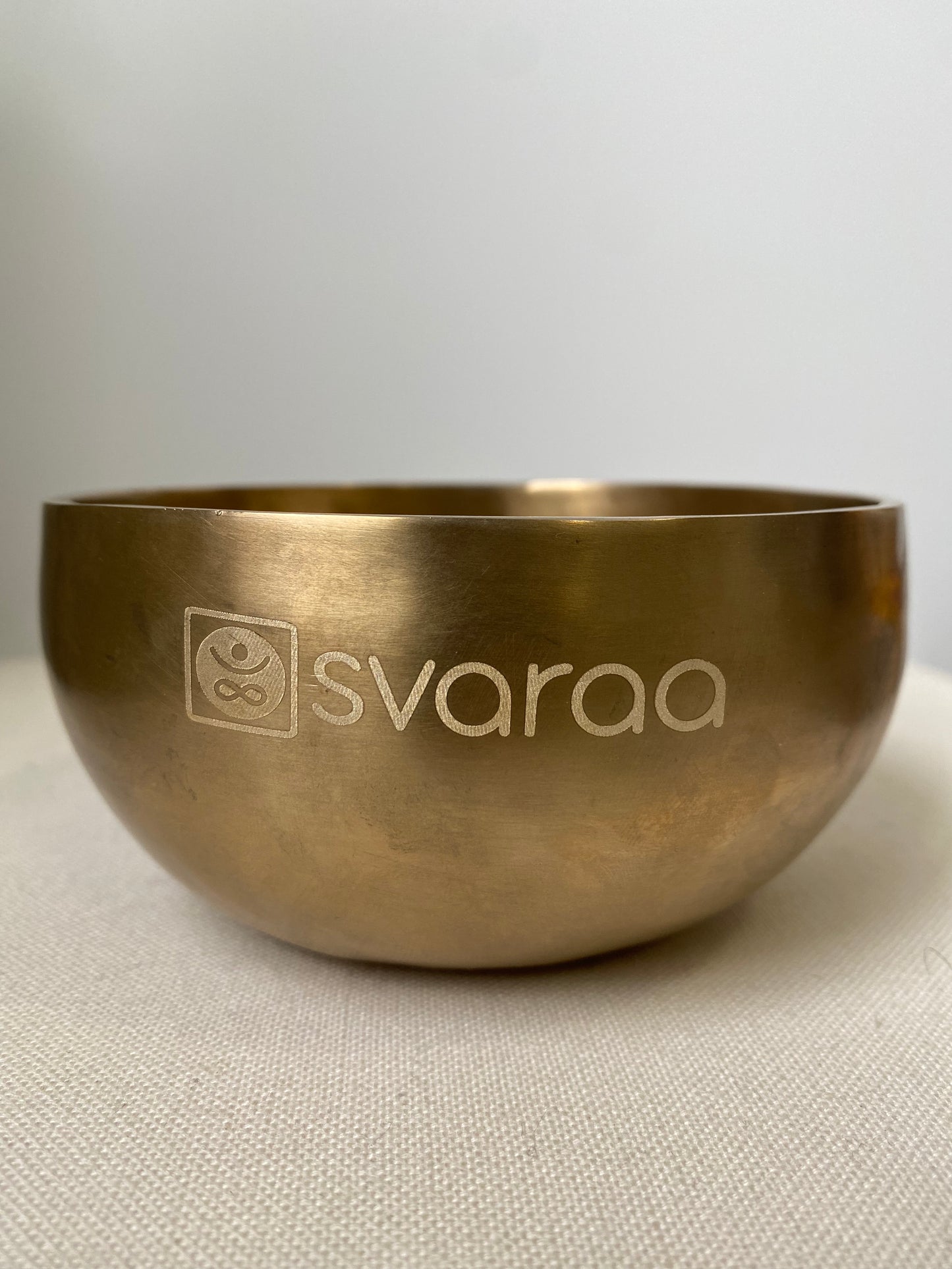 Gold Singing Bowl: 13.5 cm 526gms F4 365 hz